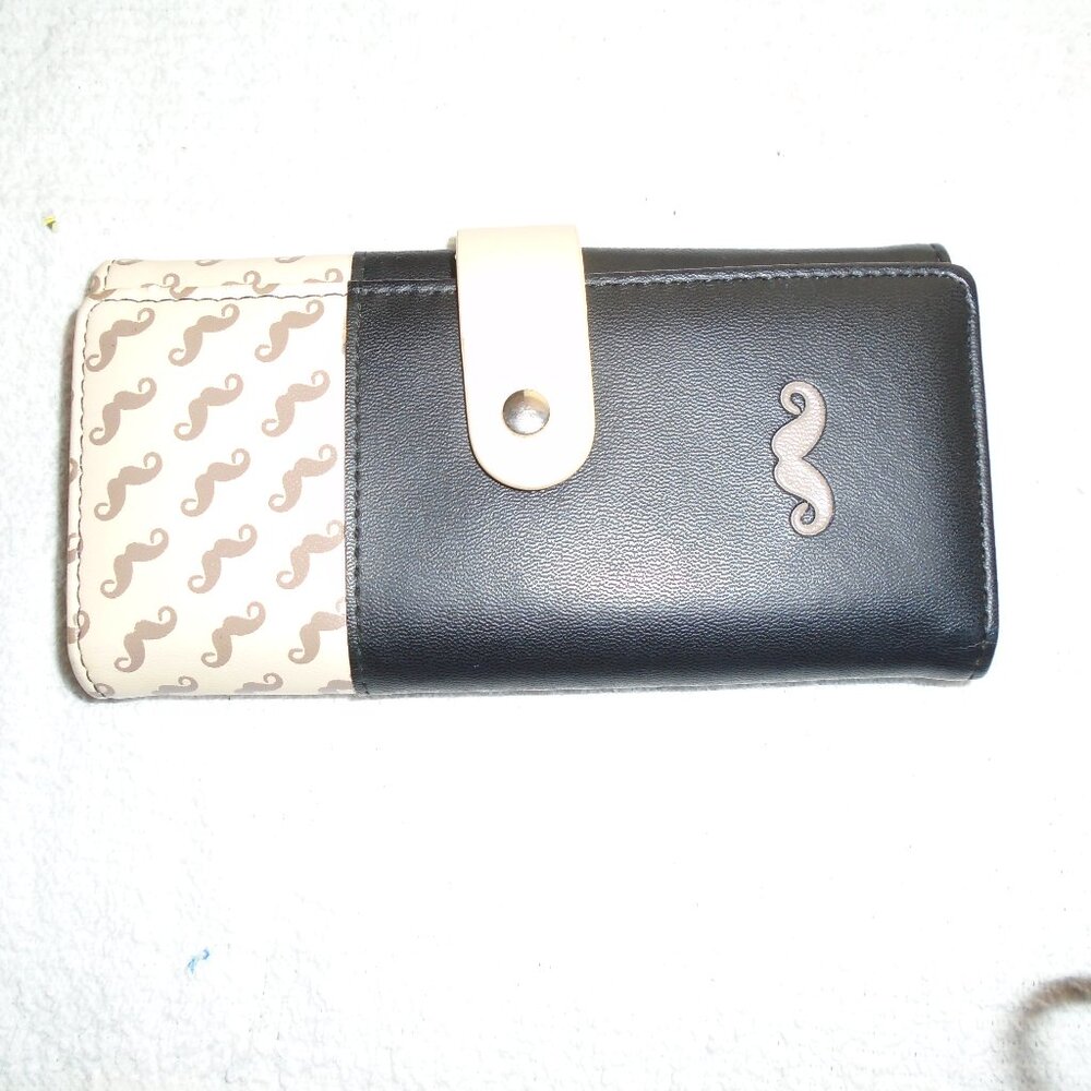 NEW BOTUSI MUSTACHE WALLET BLACK BEIGE VEGAN LEATHER SNAP BI FOLD CREDIT CARD